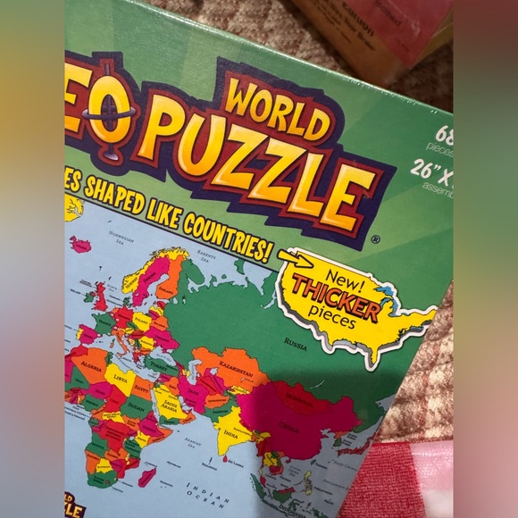 World GeoPuzzle - Vibrant Educational Puzzle - Picture 2 of 4